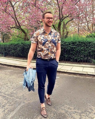 Как носить джинсовую куртку с лоферами мужчине