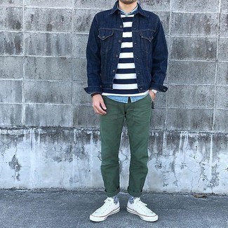 Как носить джинсовую куртку с низкими кедами мужчине