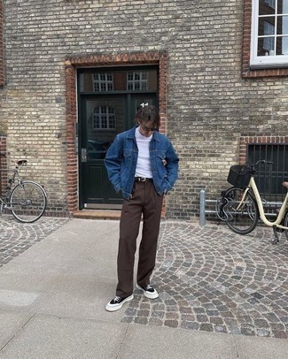 Как носить джинсовую куртку с низкими кедами мужчине