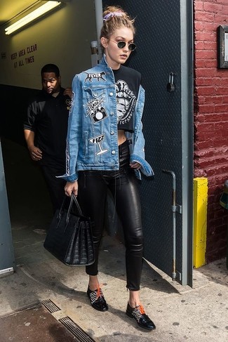 Как носить джинсовую куртку с оксфордами женщине