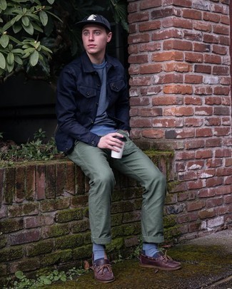 Как носить джинсовую куртку с свитшотем мужчине