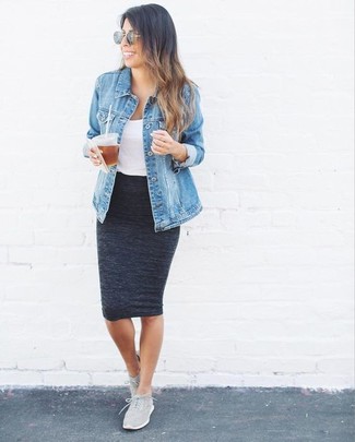 Как носить джинсовую куртку с майкой женщине