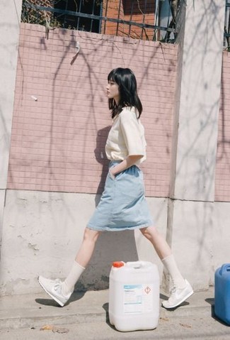 С чем носить джинсовую юбку-карандаш