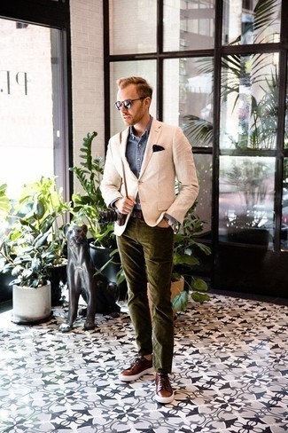 Как носить джинсовую рубашку с пиджаком мужчине