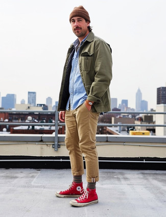 Как носить джинсовую рубашку с брюками чинос