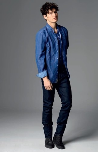 Как носить джинсовую рубашку с высокими кедами мужчине