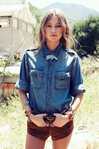 Как носить джинсовую рубашку с шортами женщине