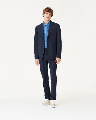 Как носить джинсовую рубашку с костюмом