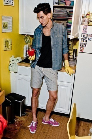 Как носить джинсовую рубашку с майкой мужчине