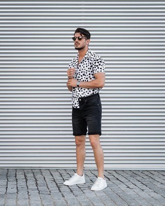 С чем носить джинсовые шорты мужчине