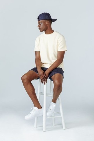 С чем носить джинсовые шорты подросткам мужчине