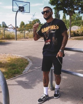 С чем носить джинсовые шорты мужчине