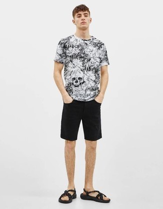 С чем носить джинсовые шорты мужчине в жару