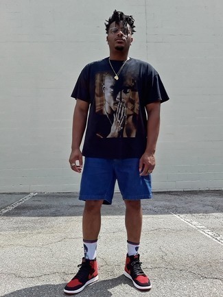 С чем носить джинсовые шорты мужчине в спортивном стиле