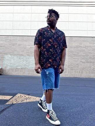 С чем носить джинсовые шорты мужчине в спортивном стиле