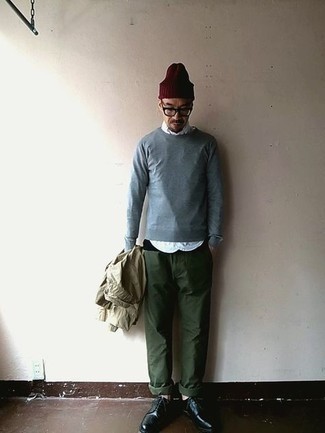 Как носить туфли дерби с свитером с круглым вырезом