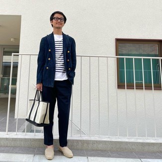 Как носить двубортный пиджак с эспадрильями мужчине