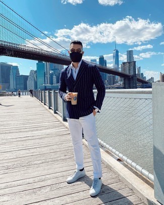 Как носить двубортный пиджак с низкими кедами мужчине