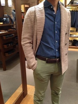 Как носить двубортный кардиган с брюками чинос