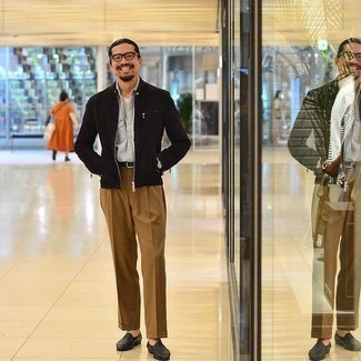 Как носить классические брюки с бомбером мужчине