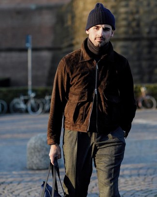 Как носить классические брюки с бомбером мужчине