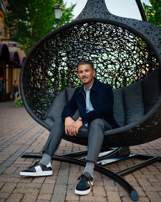 Как носить классические брюки с бомбером мужчине