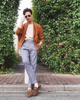 Как носить классические брюки с бомбером мужчине