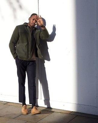 Как носить классические брюки с бомбером мужчине