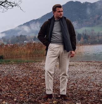 Как носить классические брюки с бомбером мужчине