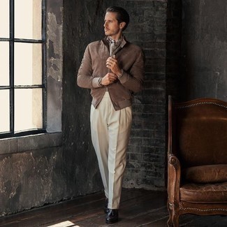 Как носить классические брюки с бомбером мужчине