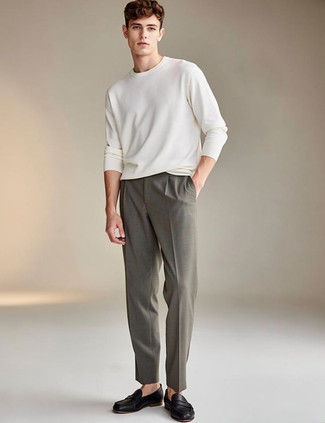 Как носить классические брюки с лоферами мужчине