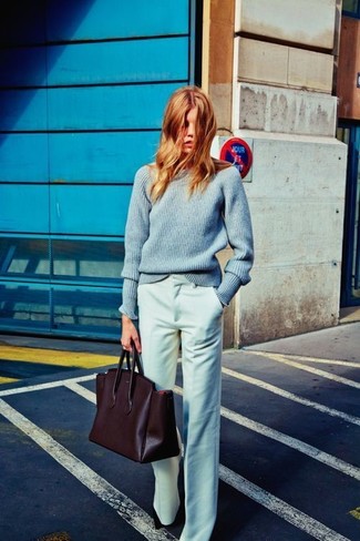 Как носить классические брюки с свободным свитером