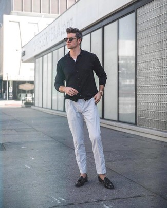 Как носить классические брюки с майкой мужчине
