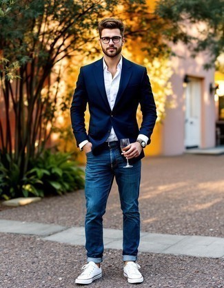 Как носить классическую рубашку с джинсами мужчине