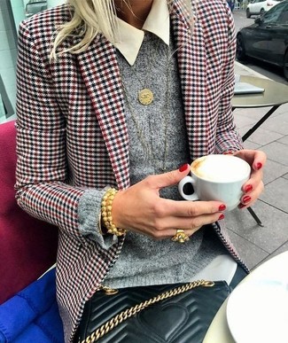 Как носить классическую рубашку с джинсами женщине