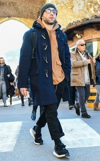 Как носить дафлкот с кроссовками мужчине