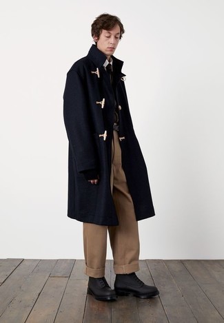 Как носить дафлкот с повседневными ботинками мужчине