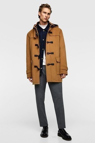 Как носить дафлкот с футболкой с круглым вырезом мужчине