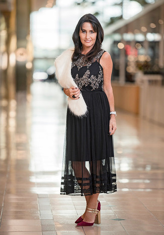 С чем носить блузку с украшением