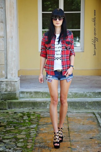 С чем носить босоножки на каблуке с украшением