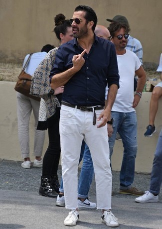 С чем носить кожаный ремень с украшением мужчине