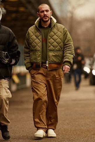 С чем носить кожаный ремень с украшением мужчине