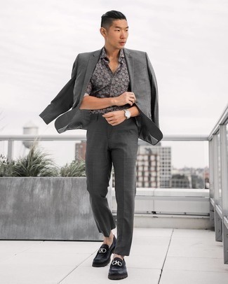 С чем носить кожаные лоферы с украшением мужчине