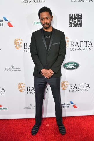 С чем носить лоферы с украшением мужчине