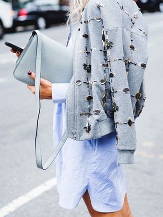 С чем носить верхнюю одежду с украшением женщине