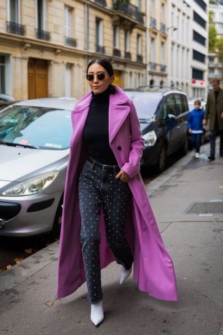 С чем носить брюки с украшением женщине