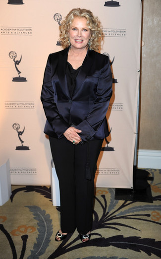 С чем носить туфли с украшением