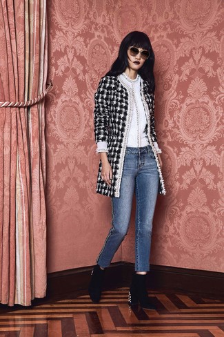 С чем носить бархатные ботильоны с украшением