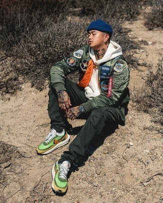 С чем носить бомбер с вышивкой мужчине