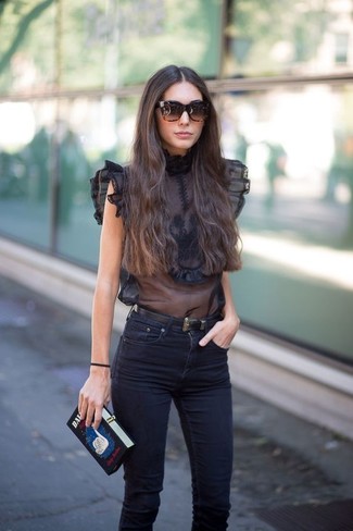 С чем носить клатч с вышивкой